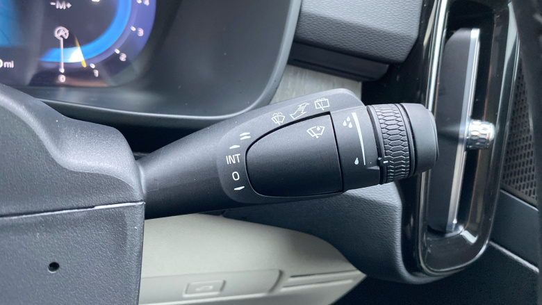 Volvo XC40 2.0 B4P Ultra Dark 5dr Auto Petrol Estate